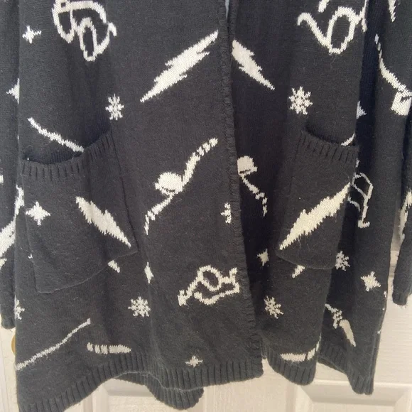 Harry Potter Wizard Cardigan - Picture 3 of 5